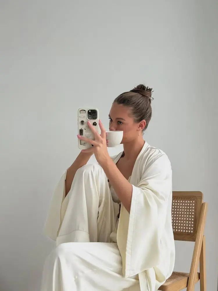 Cream Satin Kimono Robe Elegant Maxi Lounge Wrap Luxury Bridal Getting Ready Gown with Wide Sleeves Floor-Length Women's Kimonos